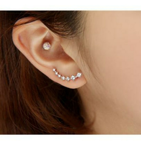 FINAL PRICE 🔴 Diamond Babysbreath Ear Cuff 💖 - Picture 2 of 3